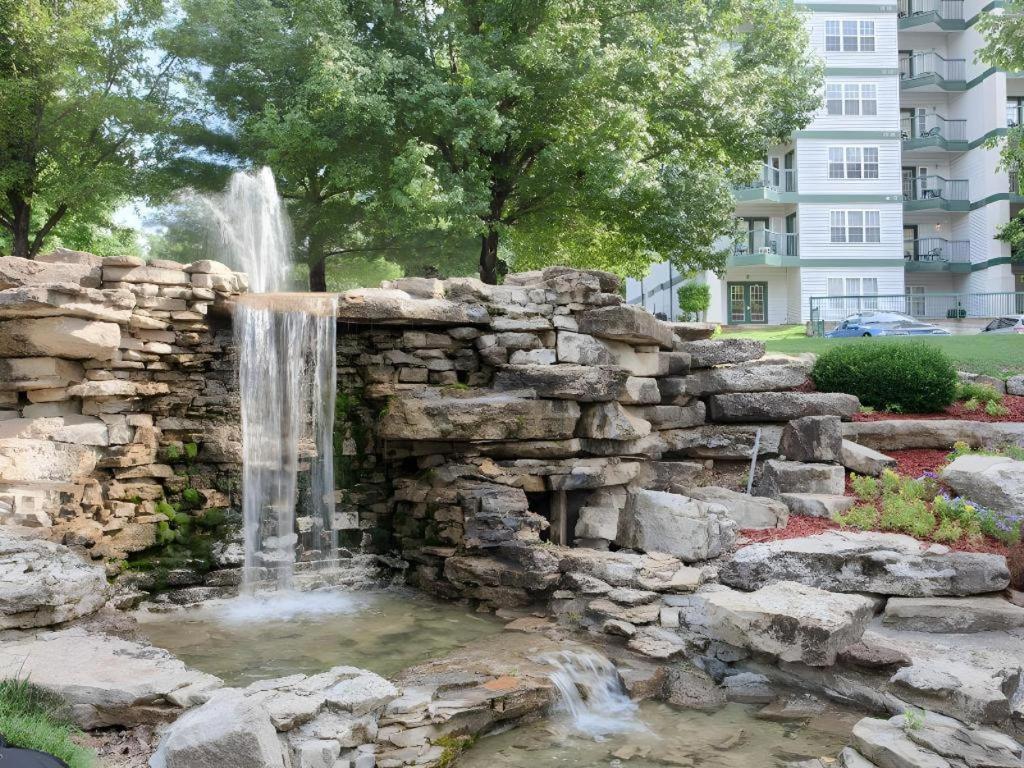 Surrey'S Carriage Place Resort Branson Exterior photo