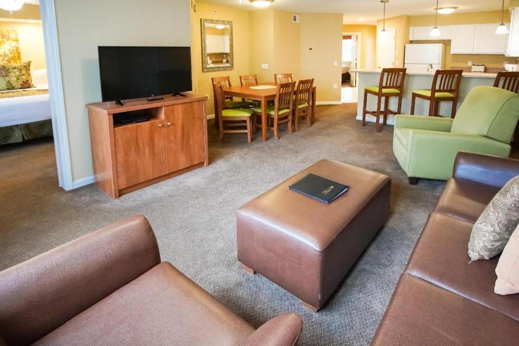 Surrey'S Carriage Place Resort Branson Exterior photo
