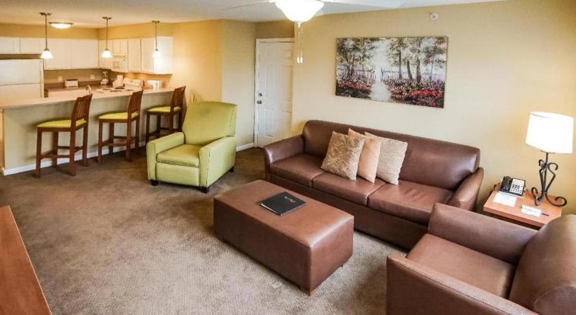 Surrey'S Carriage Place Resort Branson Exterior photo
